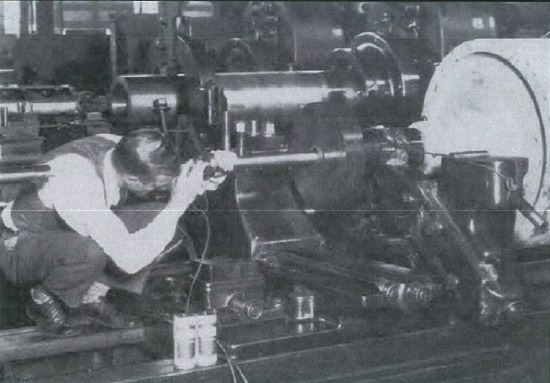 網(wǎng)絡(luò)圖片:早期使用內(nèi)窺鏡檢查汽輪機(jī) 網(wǎng)絡(luò)圖片:早期使用內(nèi)窺鏡檢查汽輪機(jī)